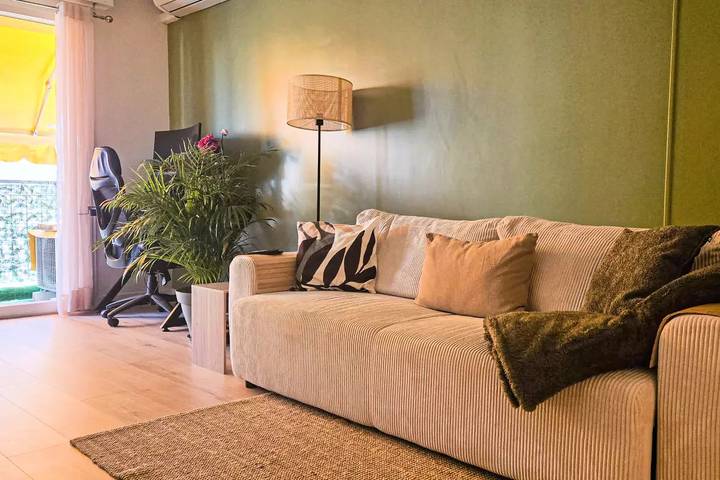 Gîte pour 4 personnes, avec terrasse dans Plage Fabron Bambou Nice