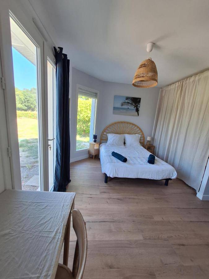 Chambre d’hôte pour 3 personnes, avec Terrasse et Jardin ainsi que Piscine et Vue