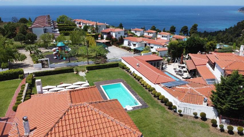 Villa für 6 Personen, mit Pool und Ausblick sowie Garten - 1