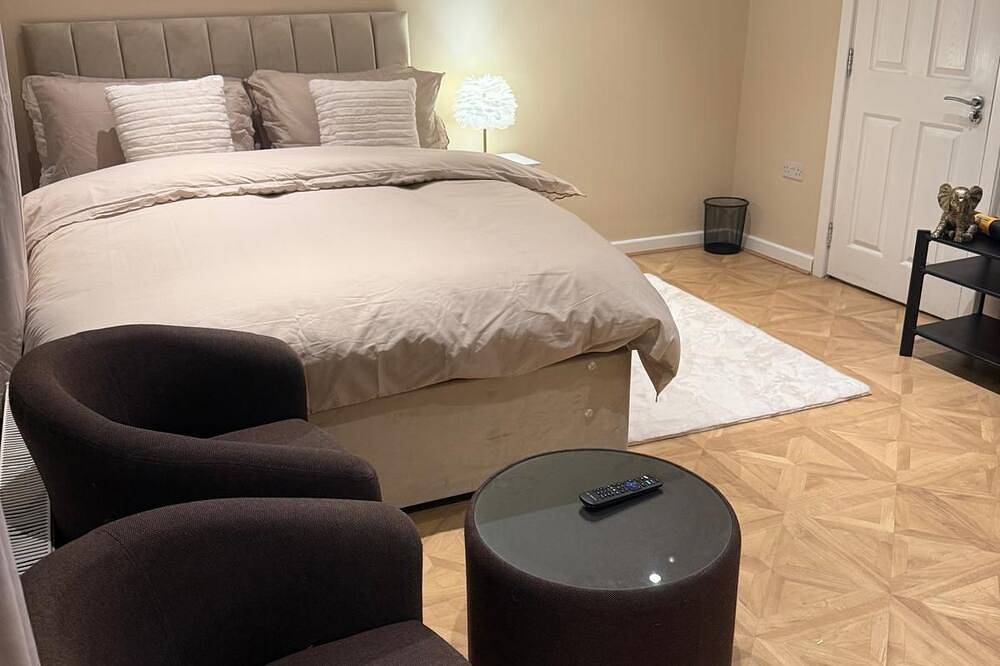 Peaceful and Spacious En-Suite Room in Watford in Watford, Hertfordshire