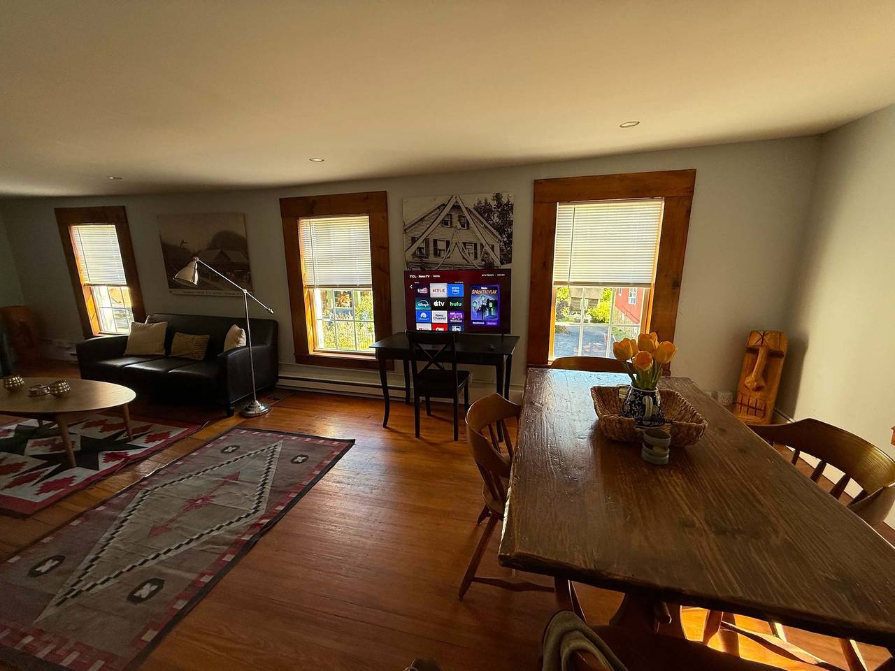 Entire apartment, 2Br Pet-Friendly  Walk to Cafes  Trails   Wineries in Rosendale Village, Ulster County