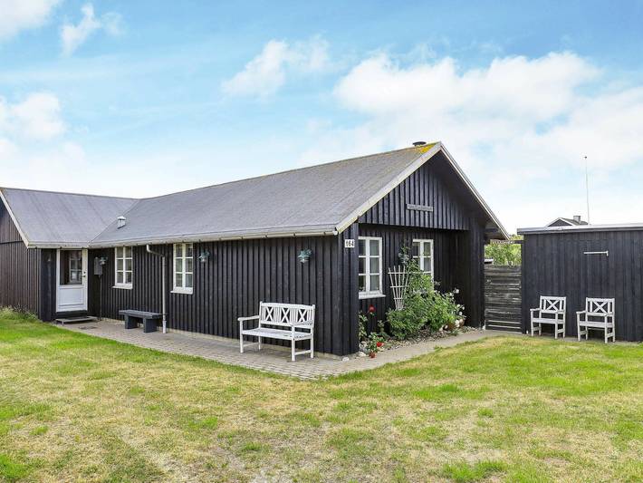Ferienhaus für 8 Personen, mit Whirlpool und Terrasse sowie Garten in Søndervig
