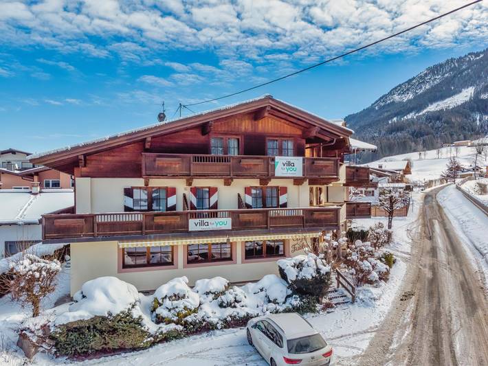 Ferienhaus für 20 Personen, mit Balkon und Terrasse sowie Garten