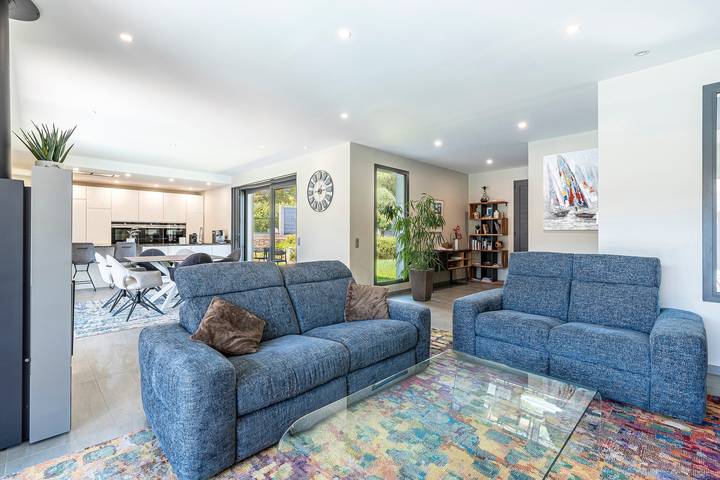 Location de vacances pour 6 personnes, avec terrasse ainsi que piscine et jardin dans Sainte-Lucie de Porto-Vecchio - 2