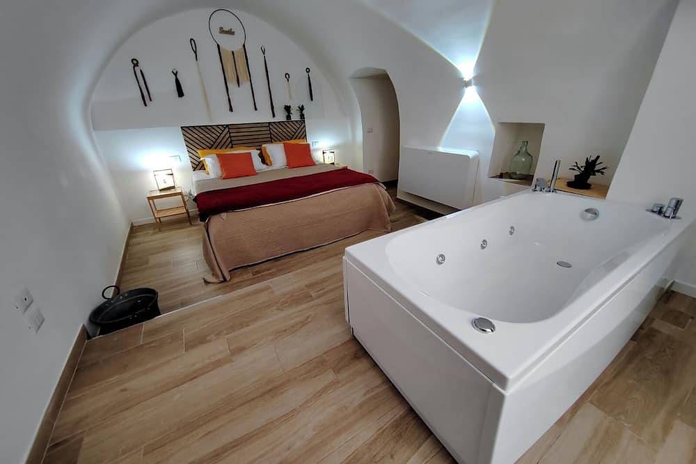 Entire apartment, [La Chianca Jacuzzi & Stone] Cozy Apartment in Conversano, Bari Province