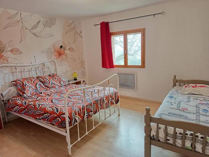 Location de vacances pour 7 personnes, avec piscine et jardin, animaux acceptés à Brens - 2