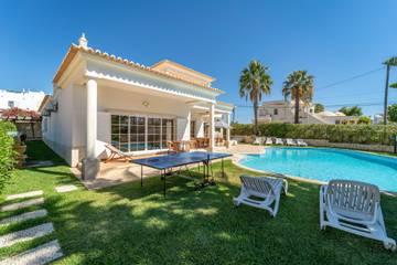 Villa for 14 Guests in Guia, Algarve, Picture 2