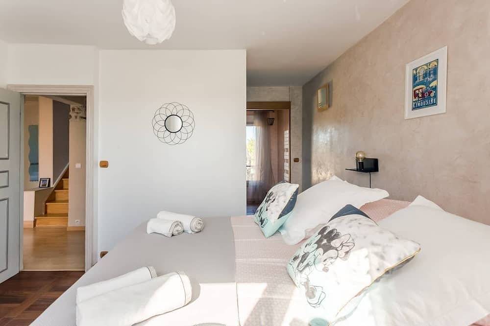 ★ Cosy Family Home, 5 min to Disneyland Paris ★ in Montry, Seine-et-Marne