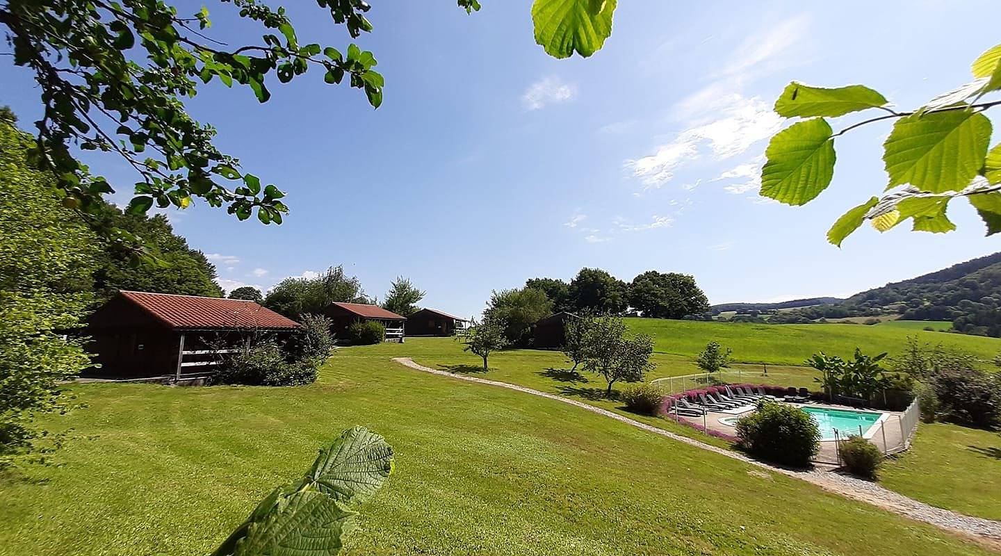 Le Rossignol - Gîtes dans La Prairie in Junhac, Région d'Aurillac