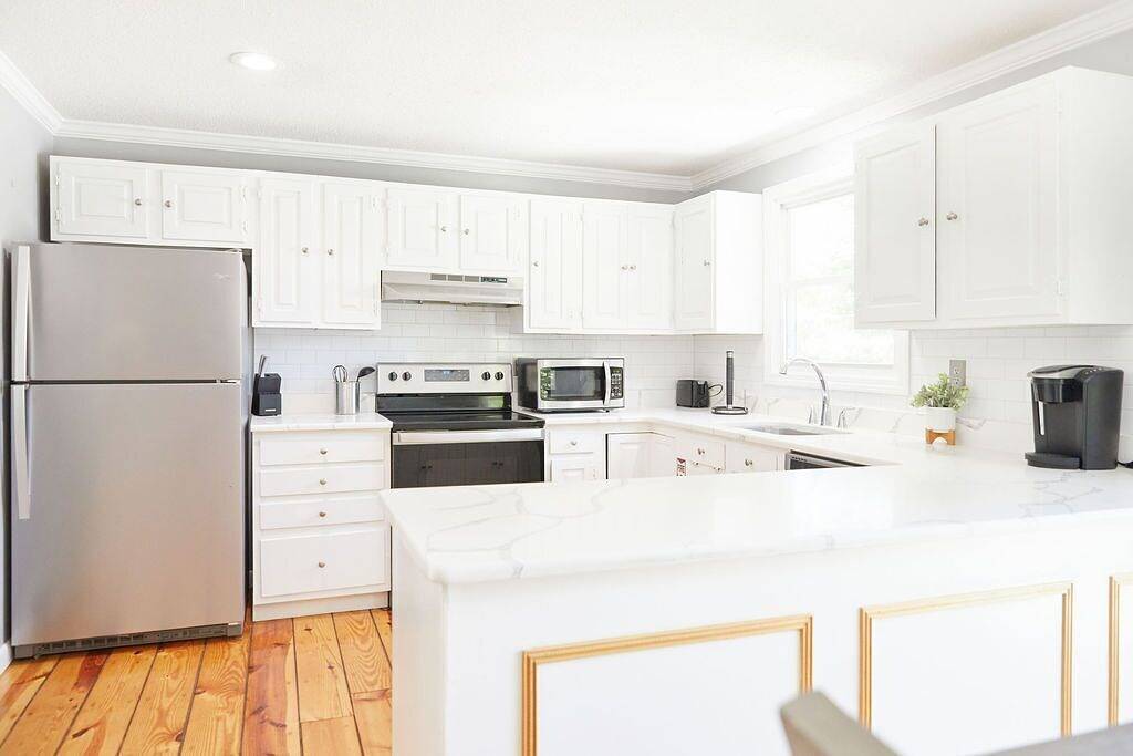 Mini Palace @ Mystic Seaport & Aquarium: 5 Queen Beds 1 Bunk Bed in Mystic, Connecticut