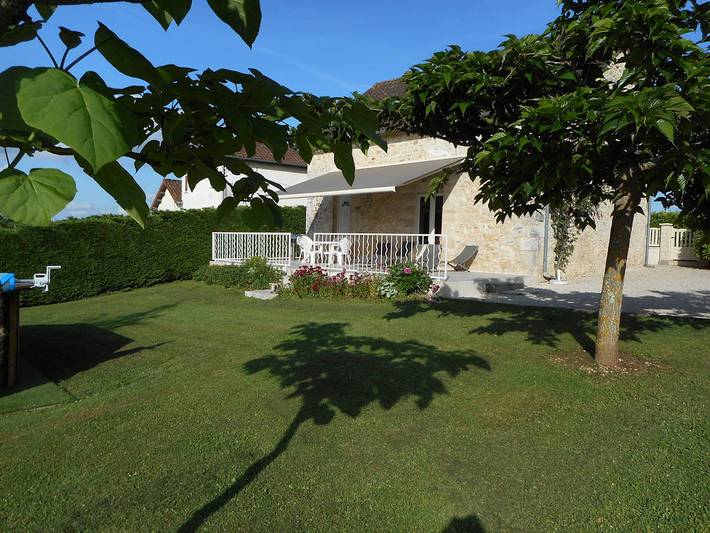 Gîte pour 6 personnes, avec piscine ainsi que terrasse et jardin à Eyzerac - 3