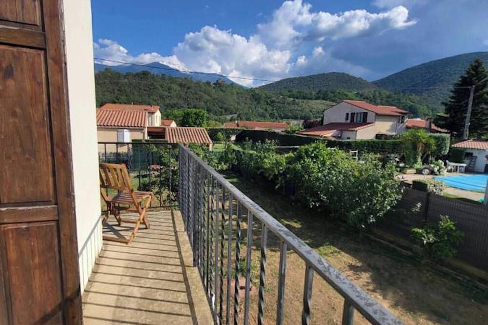 Entire apartment, Homerez - Apartment in Ria-Sirach in Ria-Sirach, Parc naturel régional des Pyrénées catalanes