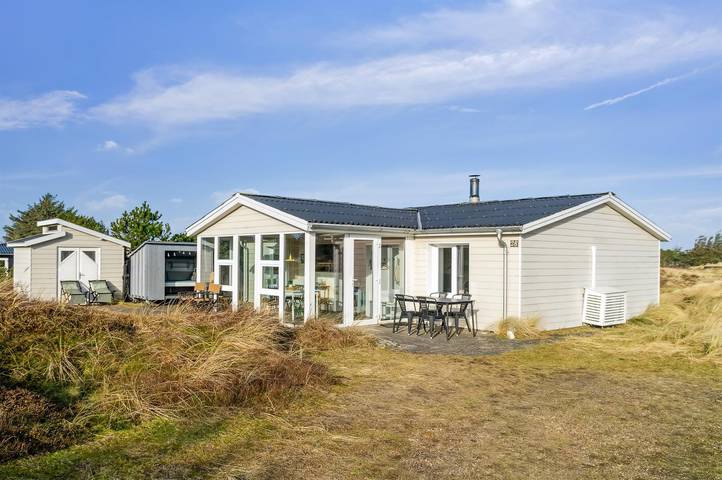 Ferieudlejning for 5 personer, med terrasse, husdyr tilladt i Klitmøller