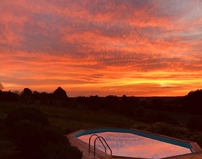 Location de vacances pour 2 personnes, avec piscine ainsi que vue et jardin à Bouteilles-Saint-Sébastien - 4