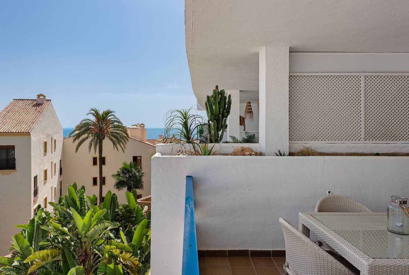 Entire apartment, Apartment 'Kym' with Mountain View, Wi-Fi and Air Conditioning in Puerto de la Duquesa, Manilva