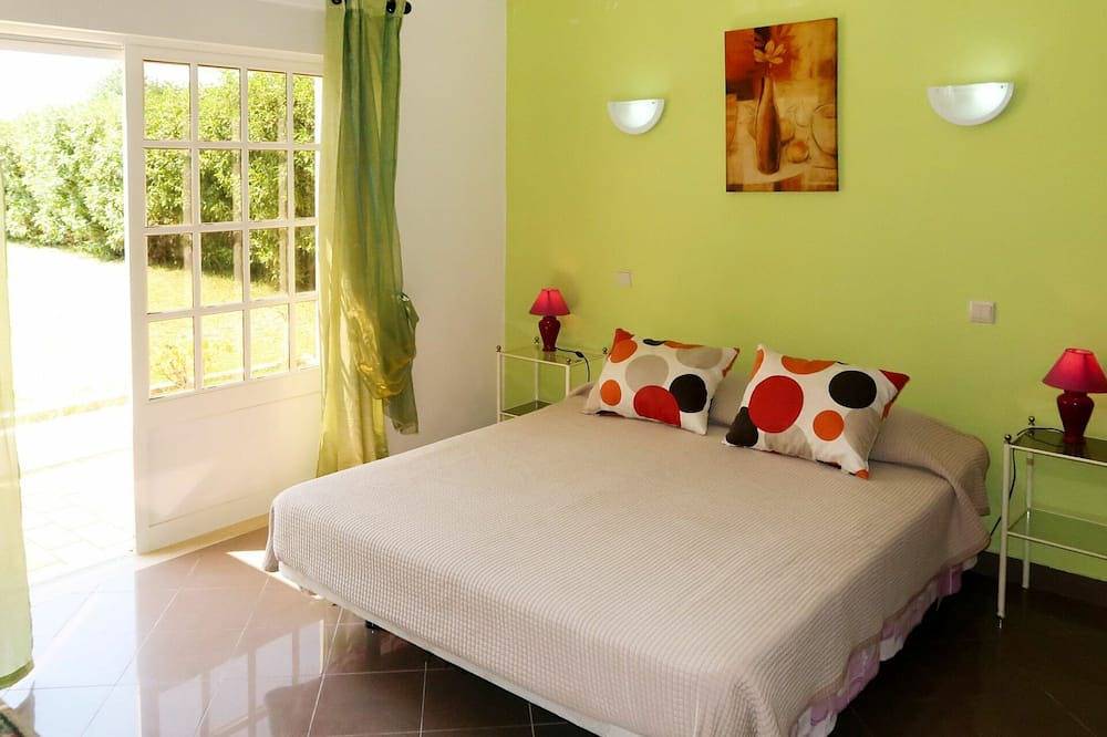 Prachtig vrijstaand vakantiehuis met privé zwembad, airco, Wifi, Tv, terras en parking in Paderne, Faro District