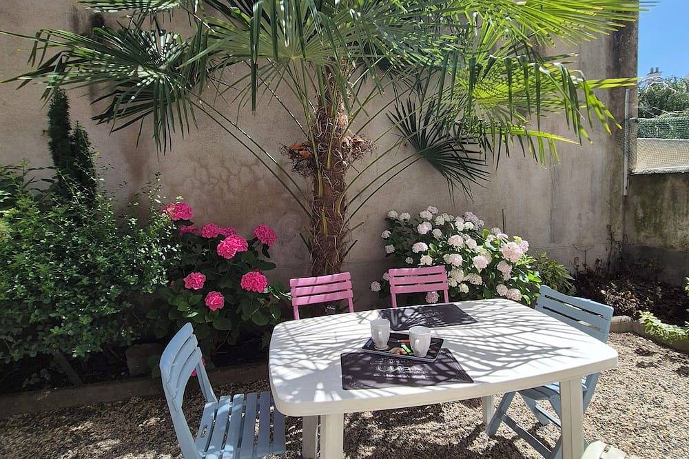 Ganze Wohnung, 🌿 Bright Studio with Courtyard • Near Train Station & Tram in Tours, Tours und Umgebung
