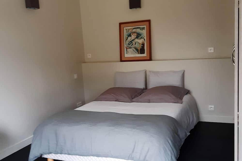 Quiet, bright, practical house with garden in Bougival, Yvelines