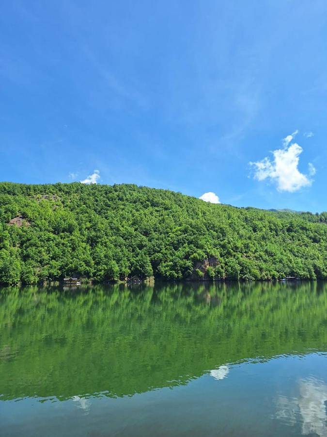 Triple Room with Lake View in Republika Serbska