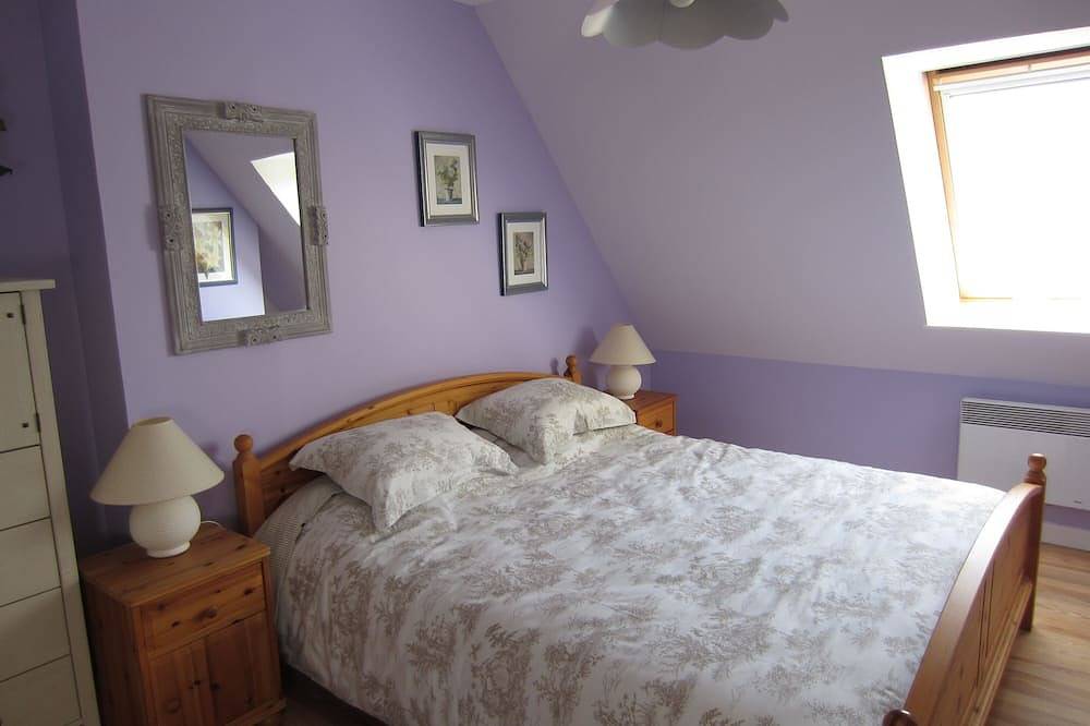 Un joli cottage en pierre, magnifiquement rénové, plein de charme et de caractère. in Plusquellec, Région de Guingamp