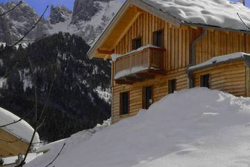 Blockhütte für 9 Personen, mit Whirlpool und Garten sowie Pool und Sauna im Salzburger Land