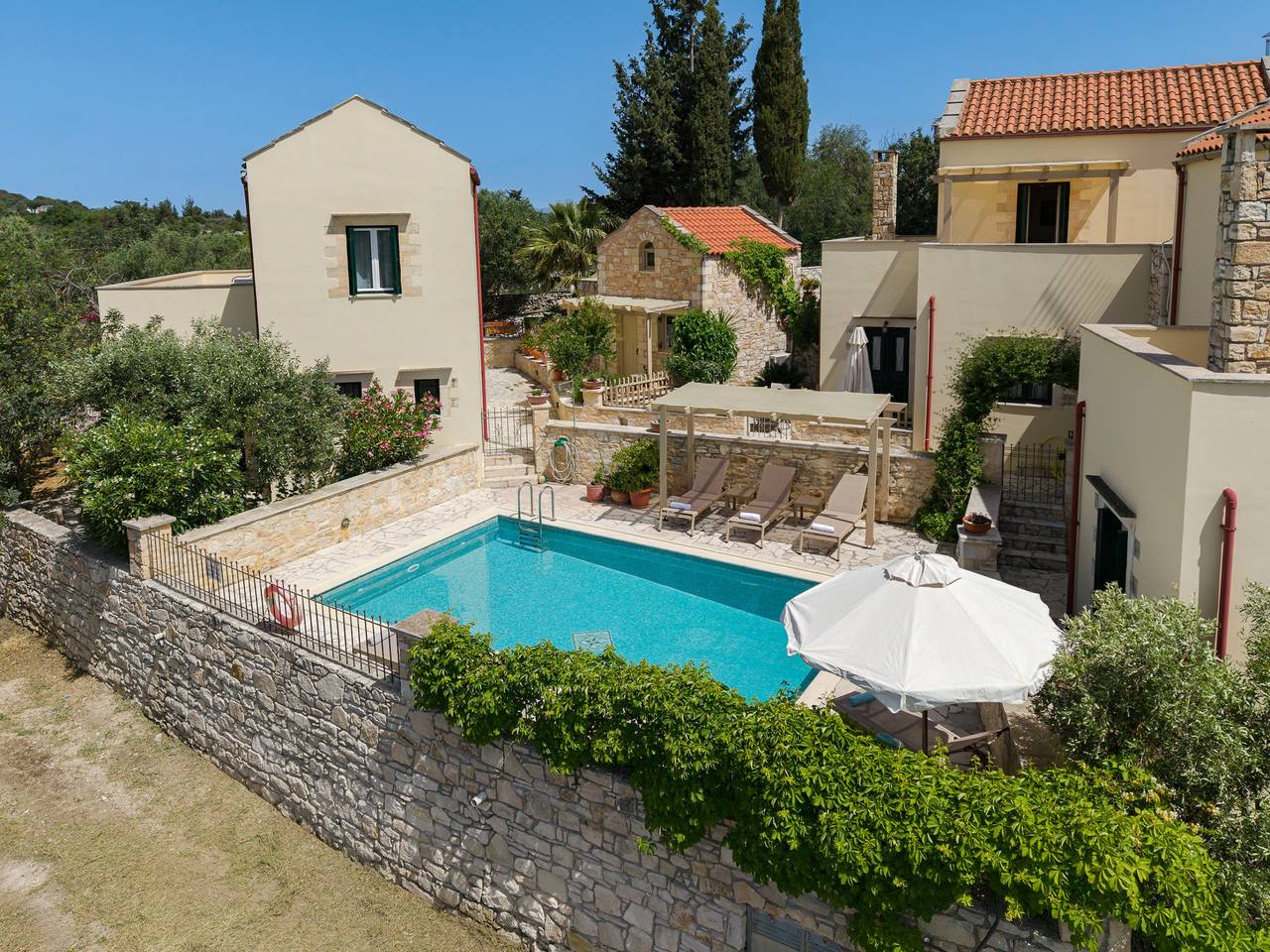 Helianthos 2 in Douliana, Vamos