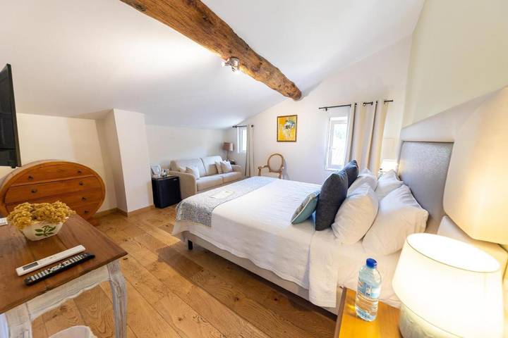 Hôtel pour 3 personnes, avec piscine et jardin à Reynès - 3