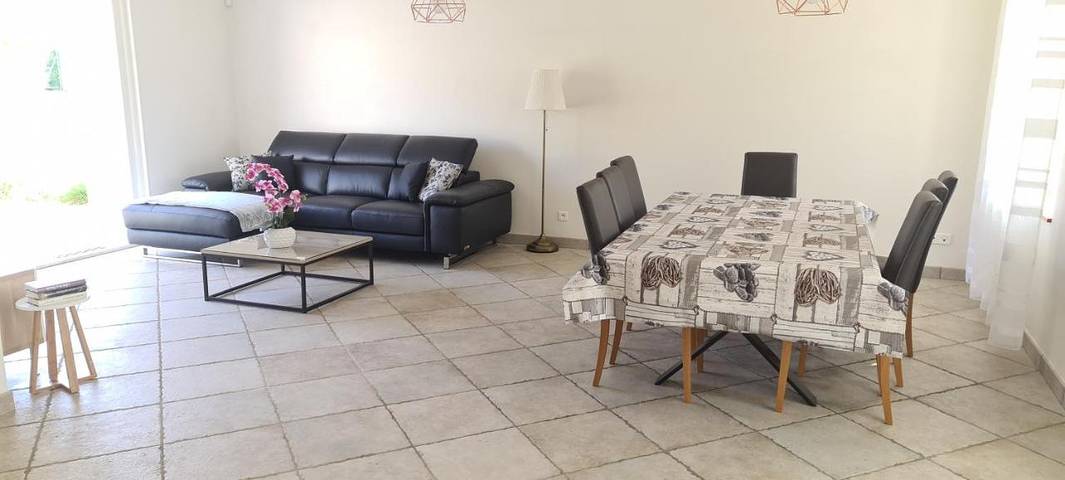 Location de vacances pour 7 personnes, avec jardin à Genas - 4