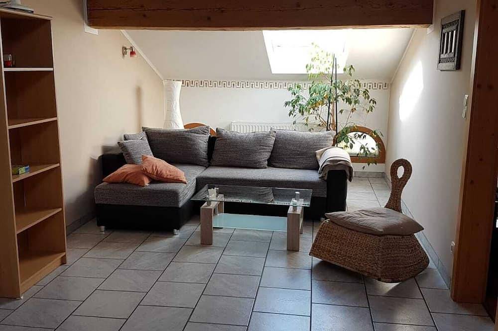 Ganze Wohnung, Ferienwohnung 1 im Dachgeschoss, 2 - 4 Pers., 70 qm, mit 2 sep. Schlafzimmern in Grabenstätt, Chiemsee