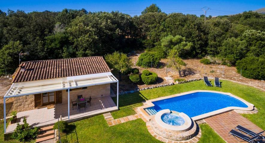 Cheap villa for 4 people, with Garden