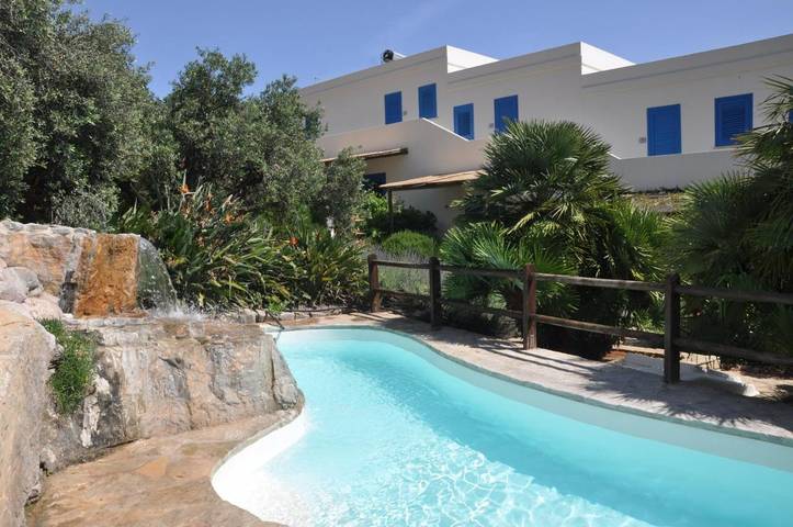 Location de vacances pour 2 personnes, avec piscine et bassin pour enfant ainsi que vue et jardin à Marettimo - 2