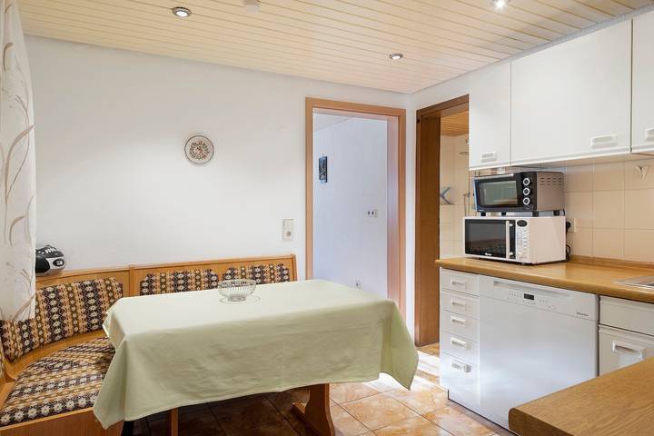 Appartement entier, Appartement 'Ferienwohnung Steinhäusle 1' avec vue sur la montagne, terrasse partagée et Wi-Fi in Vöhrenbach, Forêt-Noire centrale