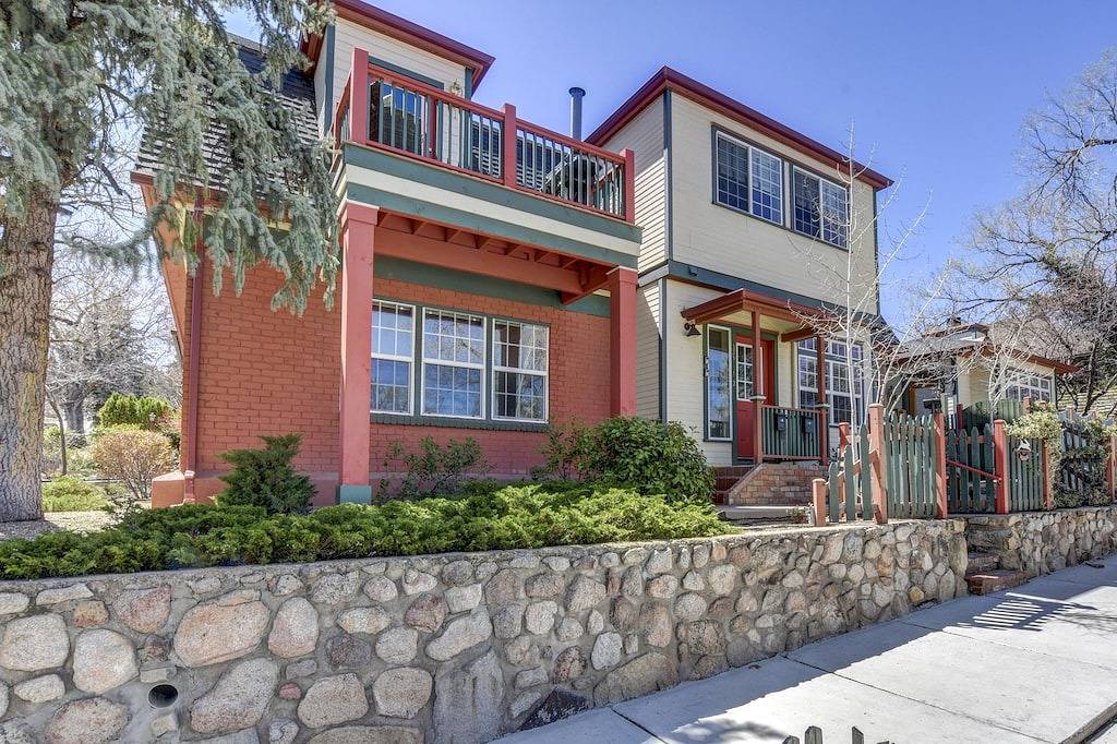 Die Terrasse in der Nähe der Innenstadt von Historic Courthouse Square in Prescott, Yavapai County