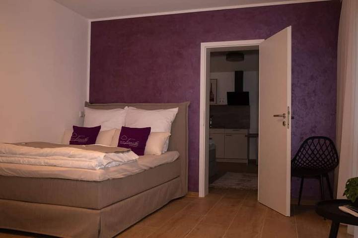 Apartamento entero, Modern cozy purple apartment in Jöllenbeck, Bielefeld