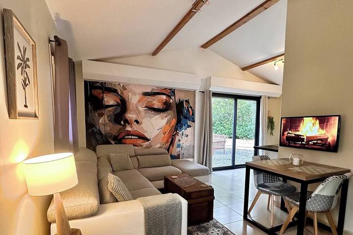 Location de vacances pour 2 personnes, avec Jacuzzi et Jardin à Trans-en-Provence