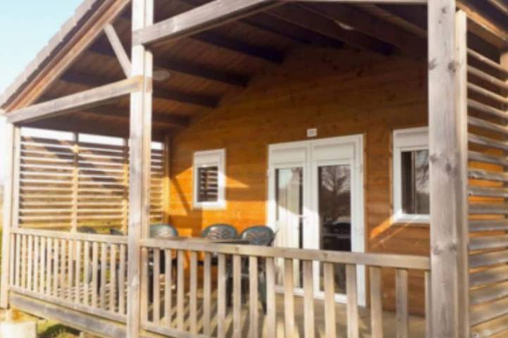 Chalet pour 6 personnes, avec piscine, animaux acceptés
