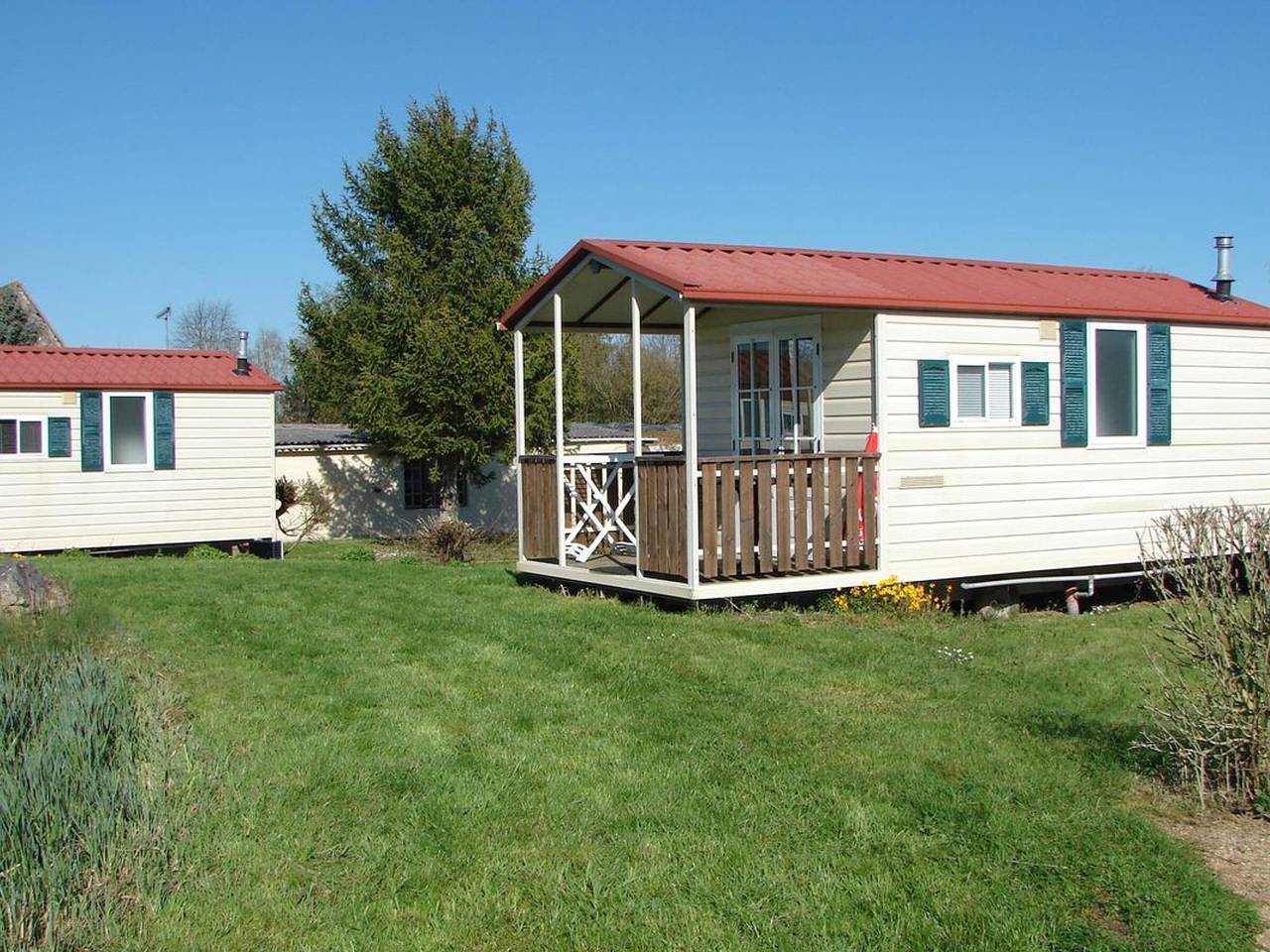 Mobile home for 2 with terrace in Saint-Boil, Regio Chalon-sur-Saône