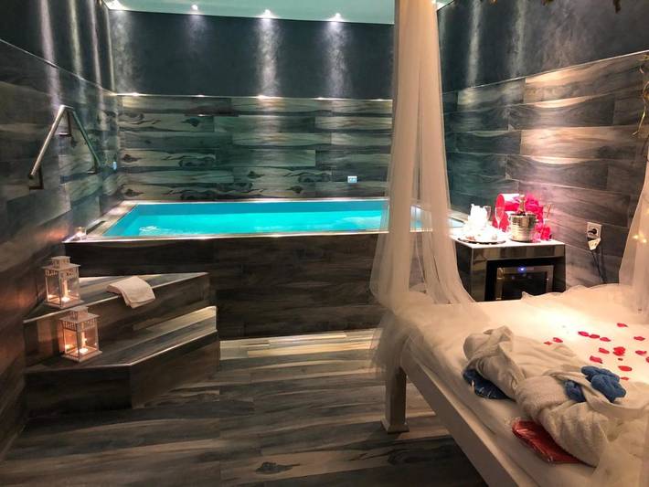 B&b per 2 persone, con idromassaggio e giardino nonché piscina e sauna in Baronissi