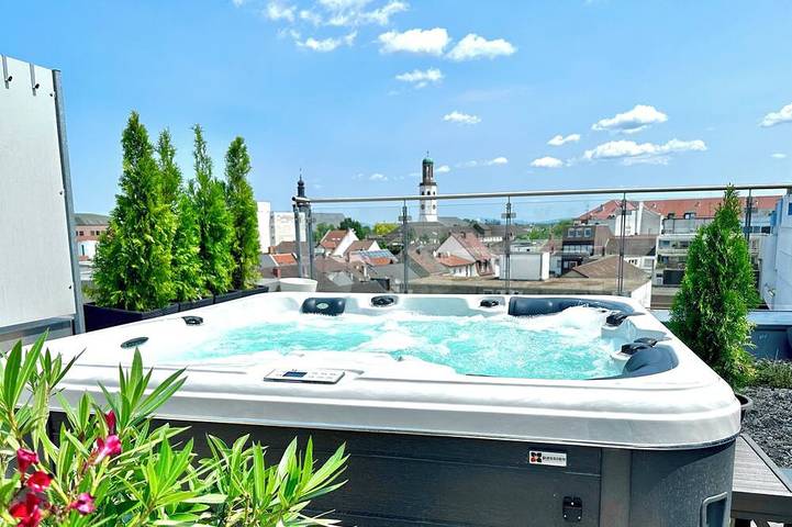 Ferienwohnung für 6 Personen, mit Balkon und Whirlpool sowie Terrasse und Garten in Frankenthal