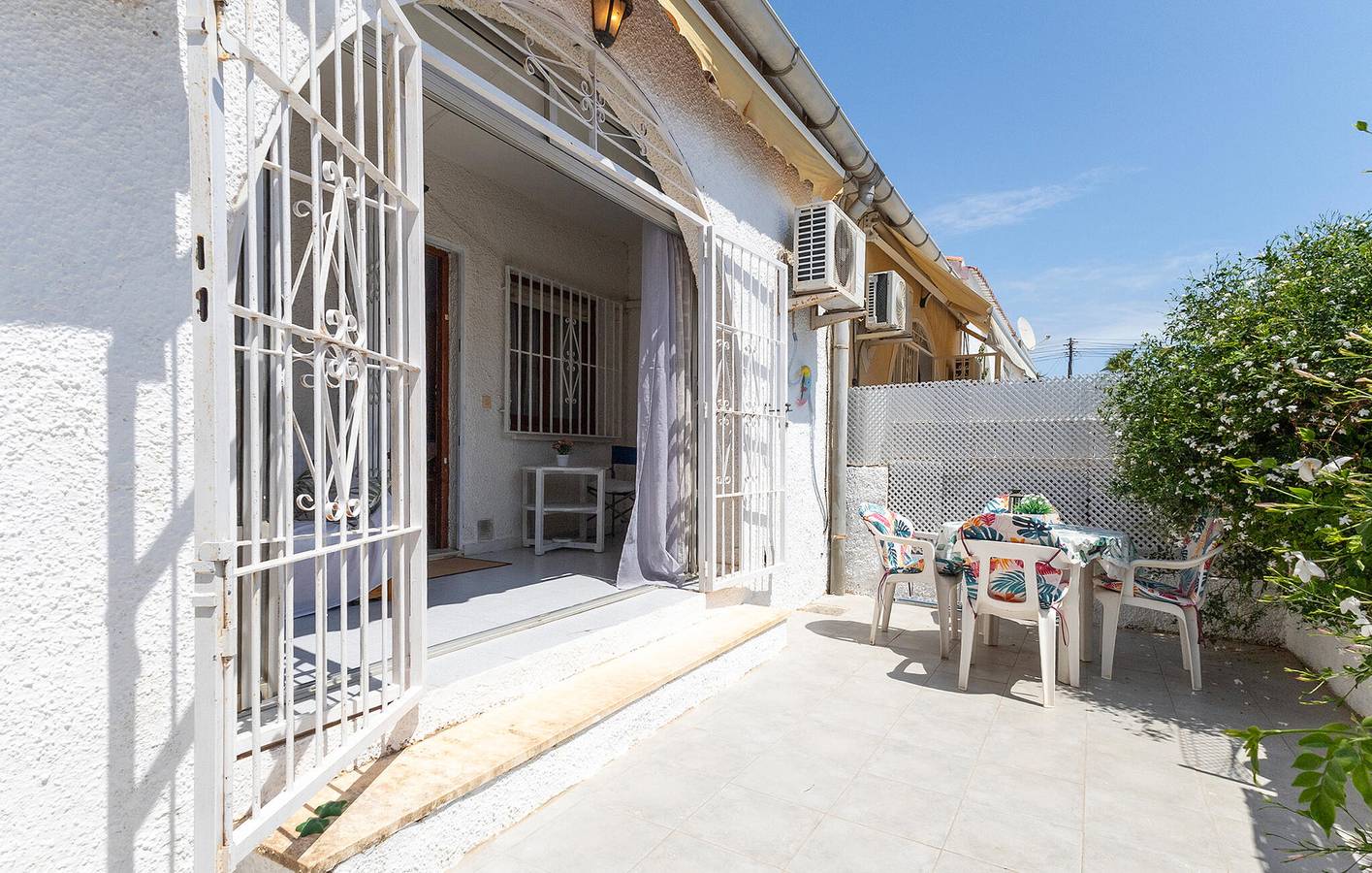 Apartamento acolhedor com terraço, WiFi e A/C, a 1 km do centro da cidade in El Chaparral, Torrevieja