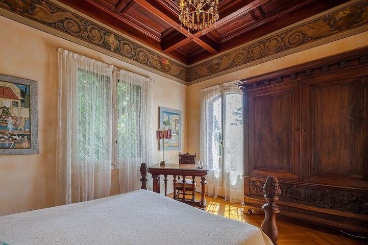 A romantic experience in historic villa with private park at SacroMonte Varese in Santa Maria del Monte (Varese), Varese