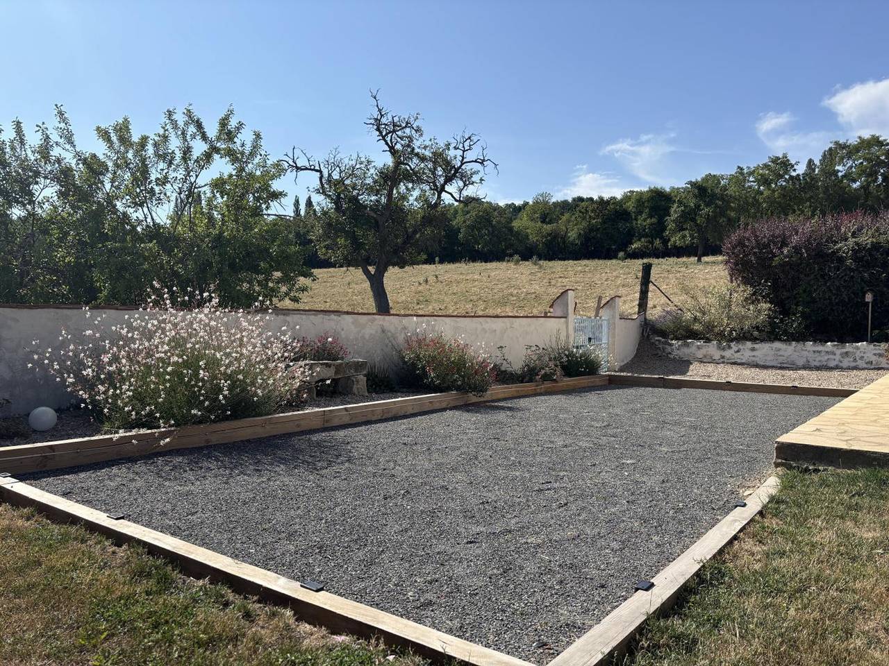 Encantadora Casa Rural en Auvernia con Mascotas in Bellenaves, Región de Montluçon