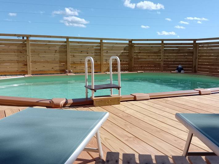 Location de vacances pour 4 personnes, avec jardin et piscine à La Tour-sur-Orb