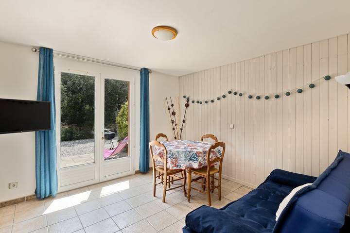 Gîte pour 6 personnes, avec jardin et piscine ainsi que jacuzzi et terrasse