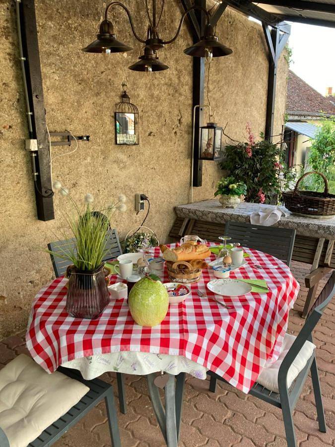 Deluxe Double Room (2 Adults + 1 Child) in Saint-Bonnet-Tronçais, Région de Montluçon