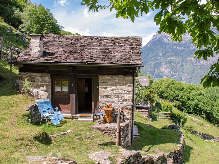 Ferienhaus für 2 Personen, mit Terrasse und Garten sowie Ausblick im Ticino