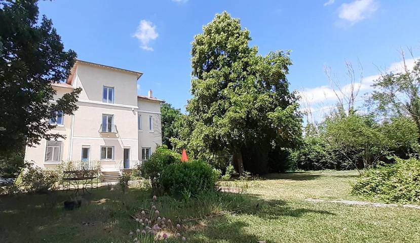 Location de vacances pour 2 personnes, avec piscine et jardin à Montrond-les-Bains - 2