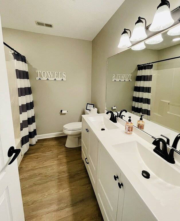 💥Luxury Waterfront Retreat Fully Renovated Hottub Kayaks Paddle board Gameroom in Lake Gaston