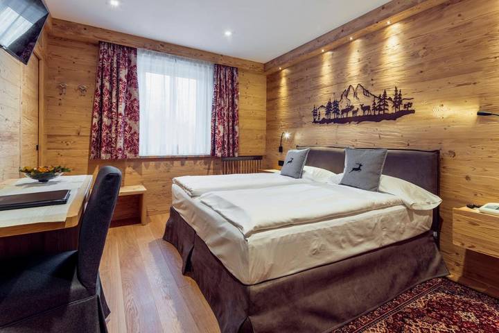 Hôtel pour 3 personnes, avec jardin ainsi que sauna et jacuzzi à Cortina d'Ampezzo - 2