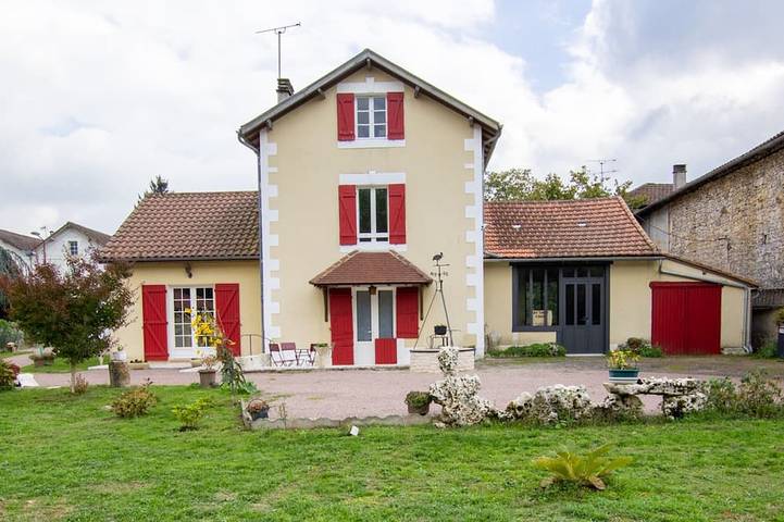 Gîte pour 6 personnes, avec jardin à Saint-Front-la-Rivière